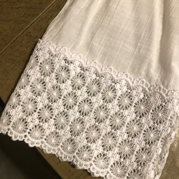 Crisp Summer white top - Picture 3 of 4